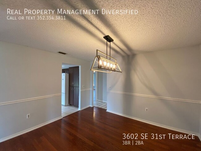 Building Photo - Cedar Hills - Desirable SE neighborhood 3/2/2