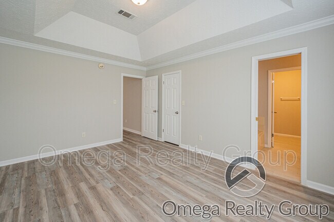 Building Photo - 8508 English Oak Loop