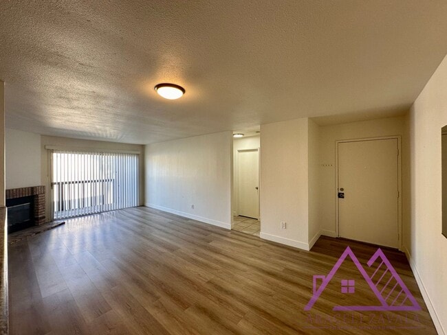Building Photo - For rent I! Beautiful  2 Bed, 2 Bath Condo-Complex at La Costa