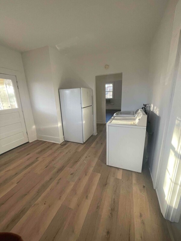 Building Photo - 311 S Main St