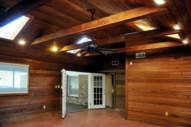 Building Photo - 1278 Fairhill Ln NE
