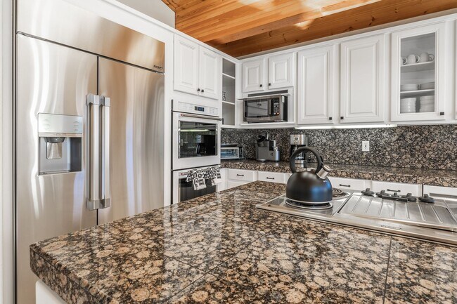 Building Photo - Mountain View Haven