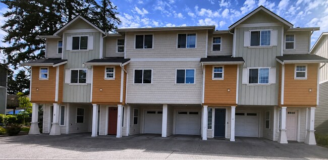 Building Photo - 334 9th Ave SE
