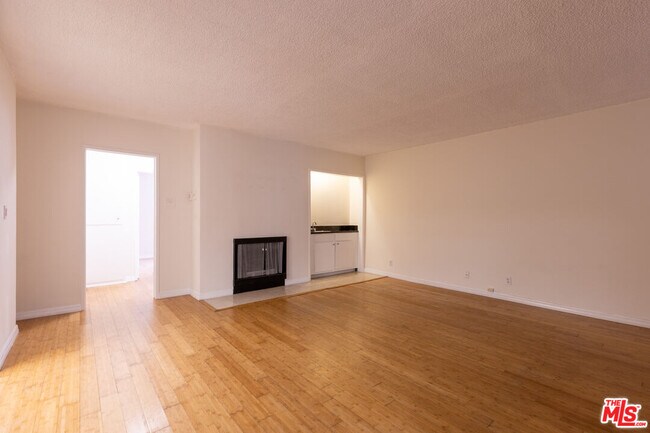Building Photo - 1033 6th St