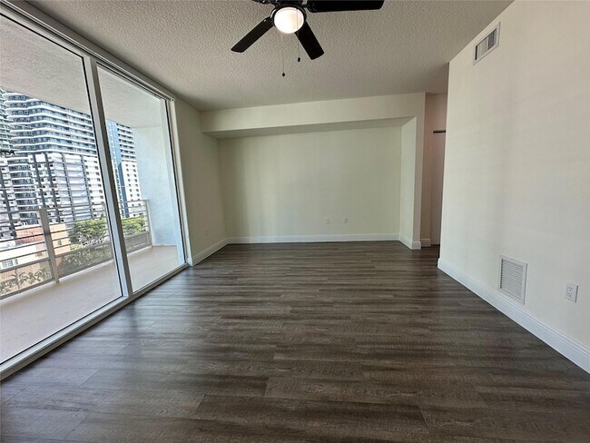 Building Photo - 110 SW 12th St