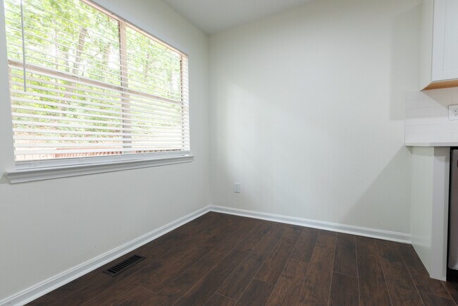 Building Photo - 605 Bonnie Bell Ln