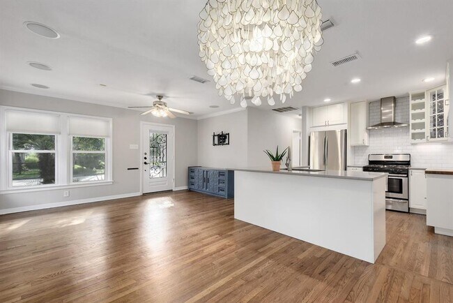 Building Photo - 5800 Chesterfield Ave