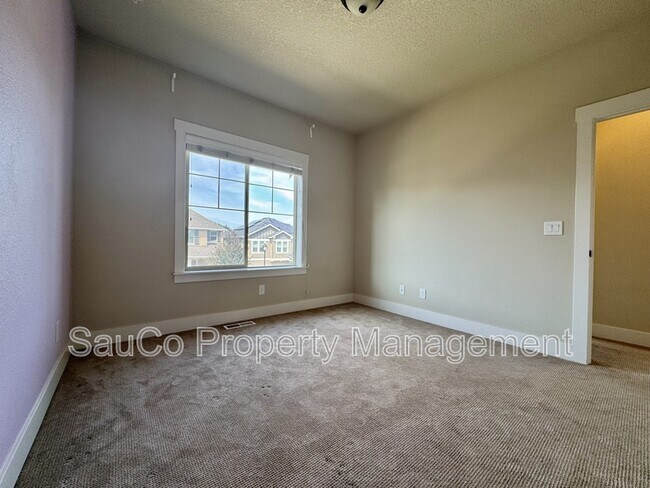 Building Photo - 16858 SW Larkspring Ln