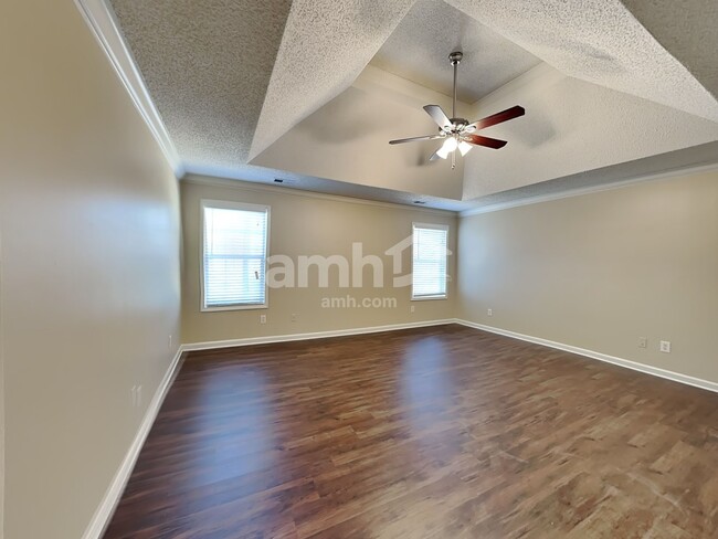 Building Photo - 212 Thorncrest