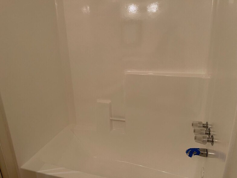 Building Photo - 434 E Tujunga Ave