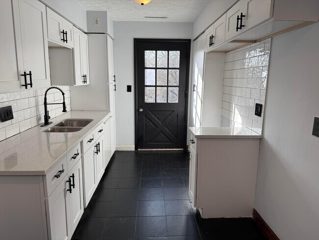 Building Photo - 295 E Whittier St