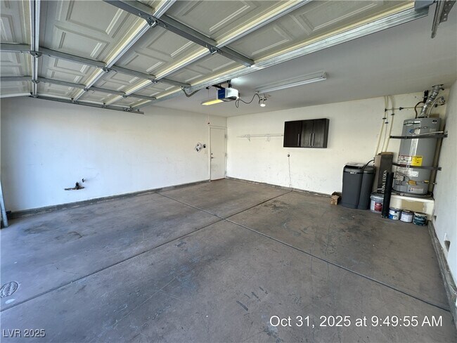 Building Photo - 10006 Mardagen St