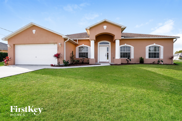 Primary Photo - 226 Manasota St