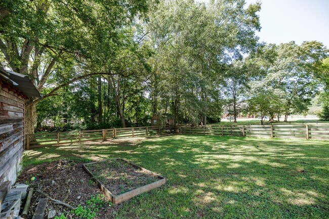 Building Photo - Beautiful Ranch Home in Prime Jefferson Location – Pet Friendly!