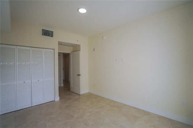 Building Photo - 1091 Galiano St