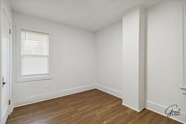 Building Photo - 16211 Kentucky St