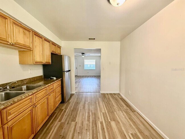 Building Photo - 6612 S Juanita St