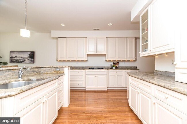Building Photo - 5812 Hickory Hollow Ln