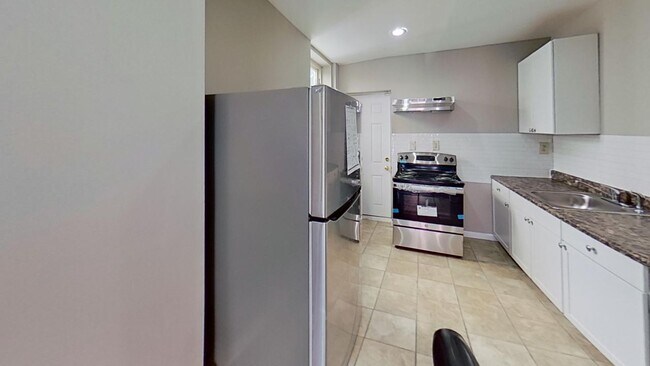 Building Photo - 2429 N Bouvier St