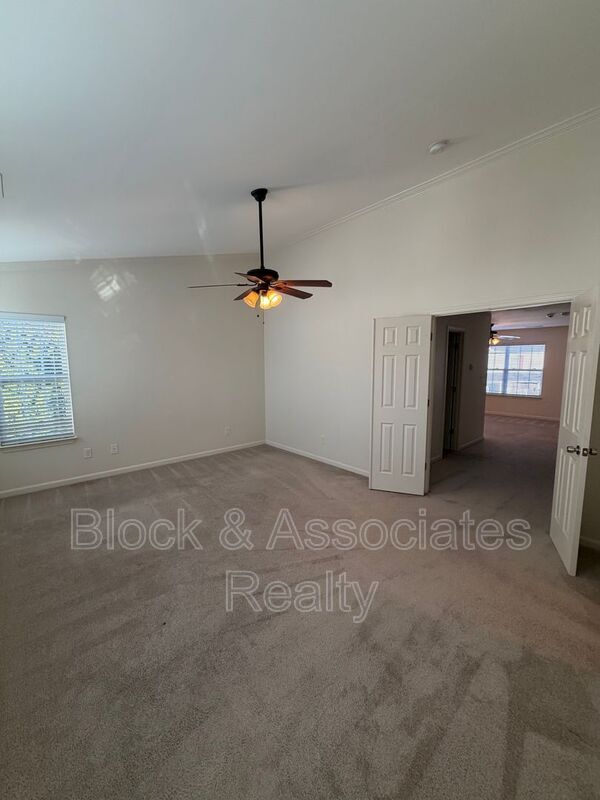 Building Photo - 832 Central Park Ave