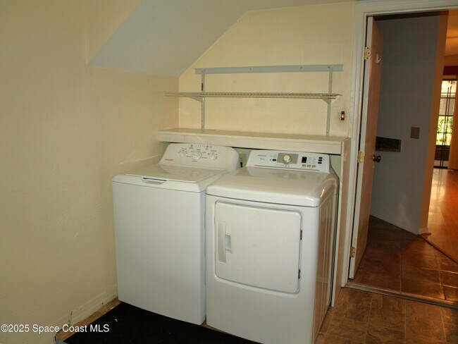 Building Photo - 831 Greenwood Manor Cir