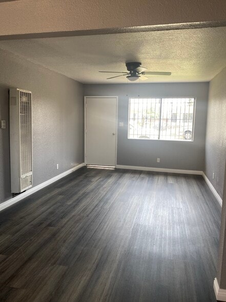 Living room - 213 E Reeve St