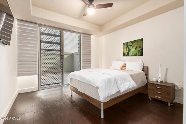 Building Photo - 2211 E Camelback Rd