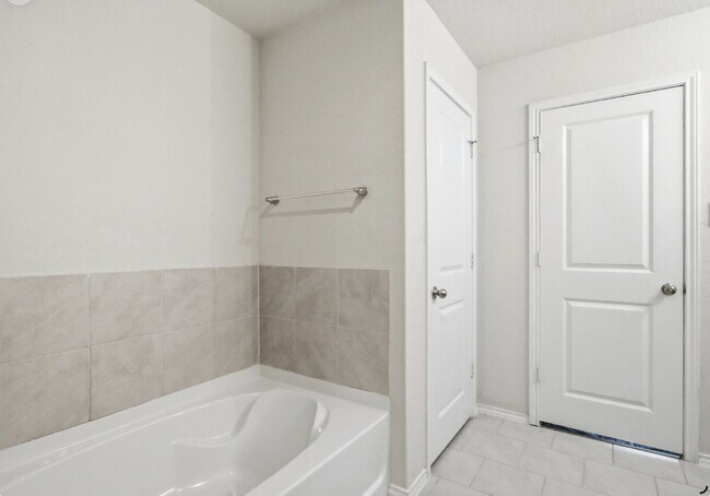 Building Photo - 6407 Kendall Cv