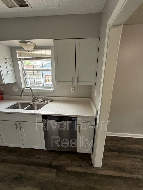 Building Photo - 4625 Crestfield Rd