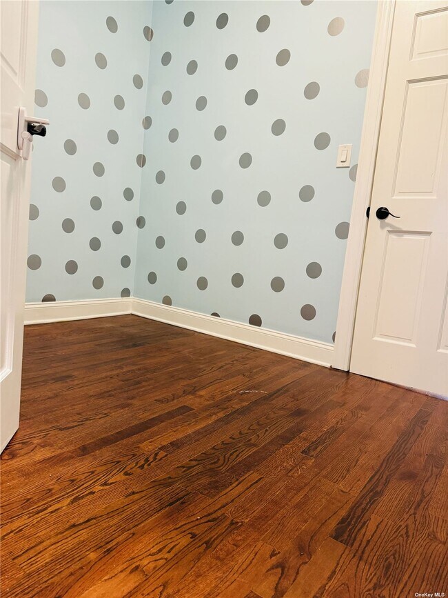 Building Photo - 84 Pine St