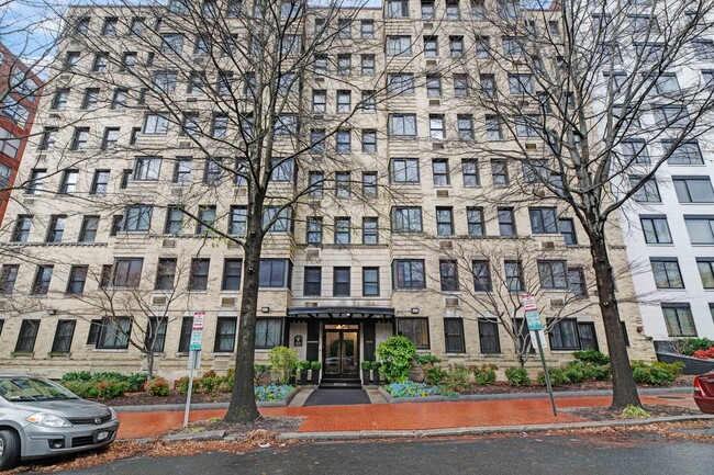 Building Photo - 1010 25th St NW