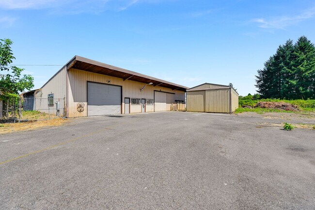 Building Photo - 16631 SE Foster Rd