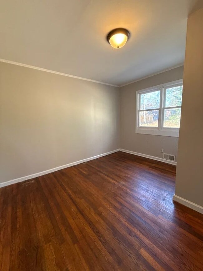 Building Photo - 3270 Bobolink Dr