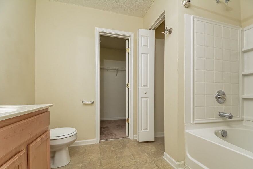 Building Photo - 57 Valleyfield Dr