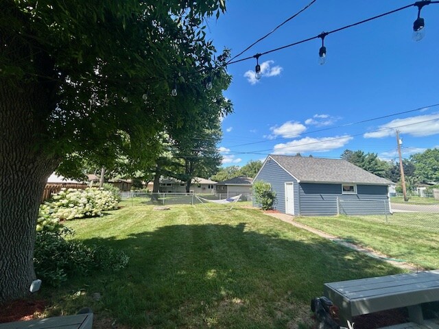 Building Photo - 747 Lovell Ave W