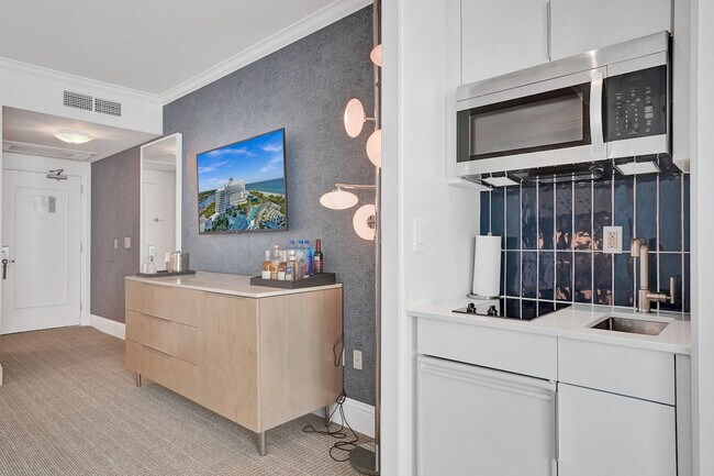 Building Photo - 4401 Collins Ave