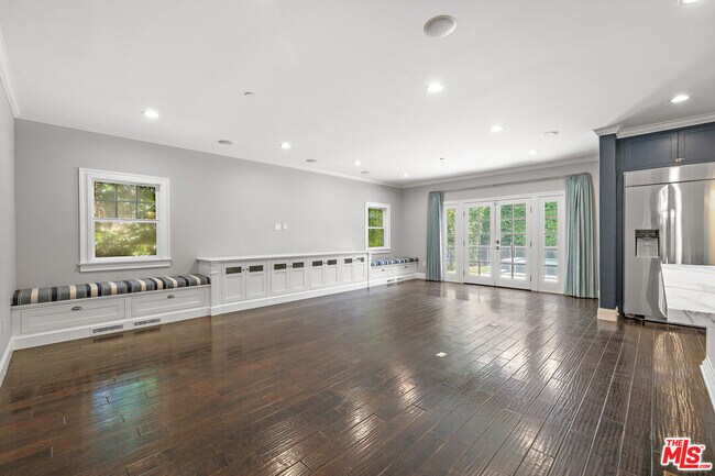 Building Photo - 1147 Centinela Ave