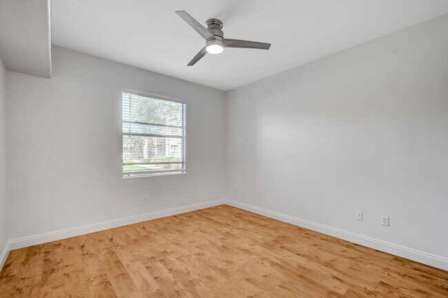 Building Photo - Stunning first floor condo with new wood floor!