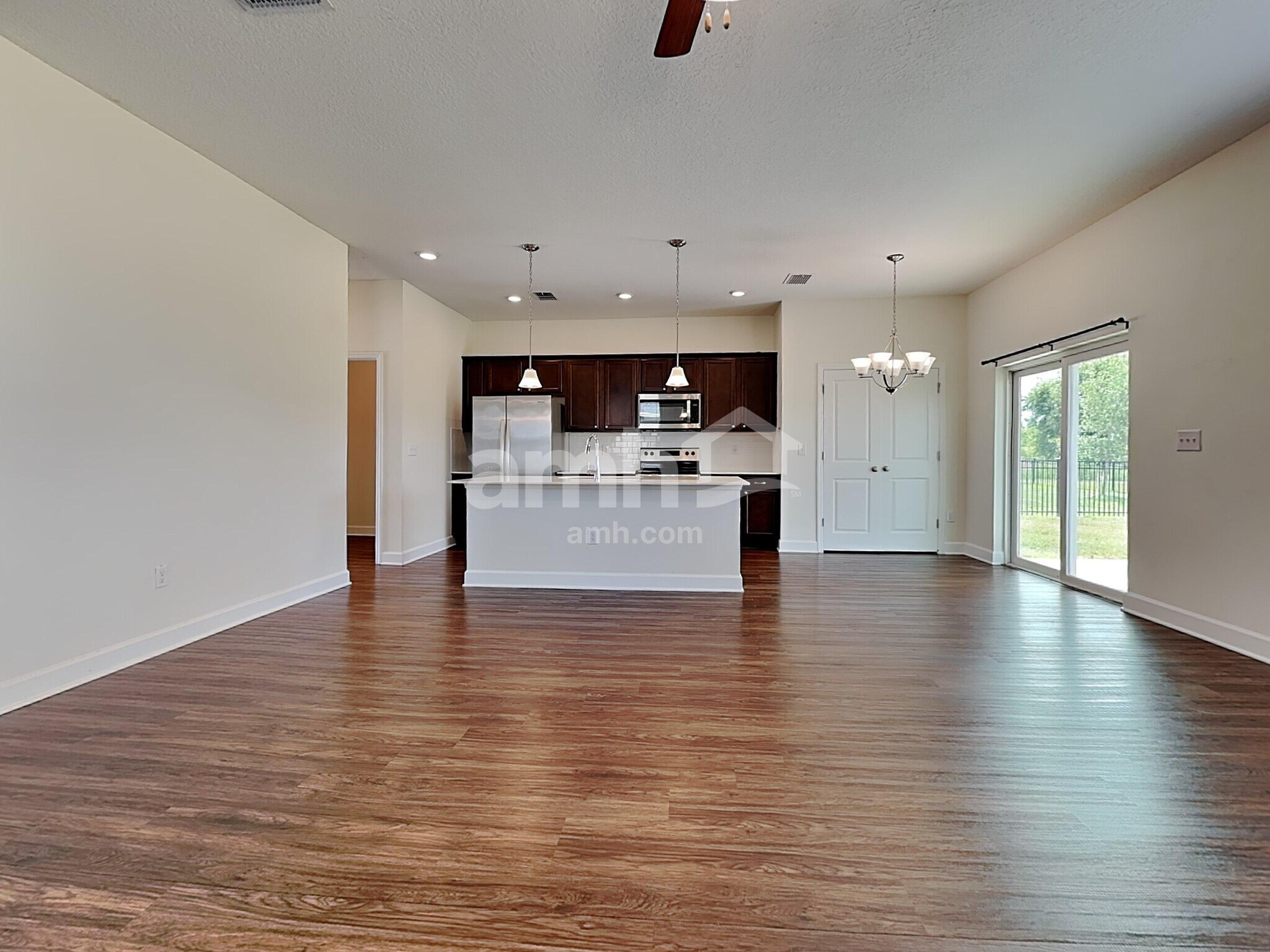 Building Photo - 1045 Island Pond Dr