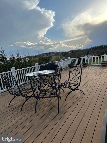 Building Photo - 605 Sunflower Cir