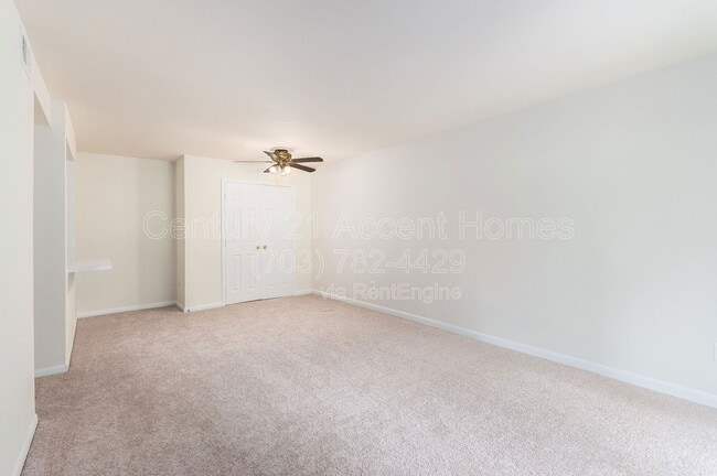 Building Photo - 5805 Royal Ridge Dr