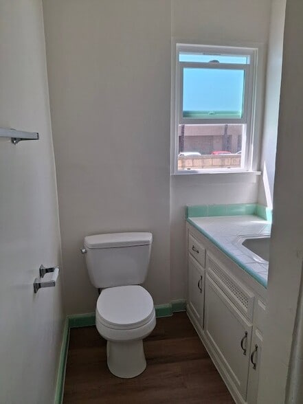 Building Photo - 724 S Old Ranch Rd