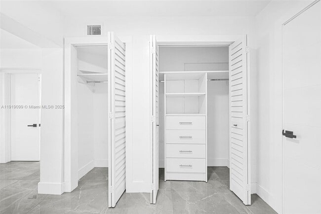 Building Photo - 4040 SW 108th Ave