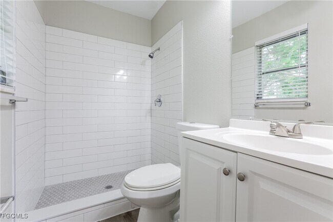 Building Photo - 282 Lorraine Ave