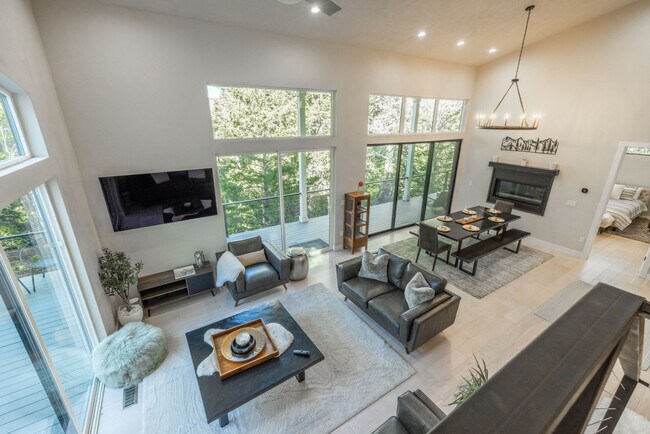 Building Photo - 255 Matterhorn Dr