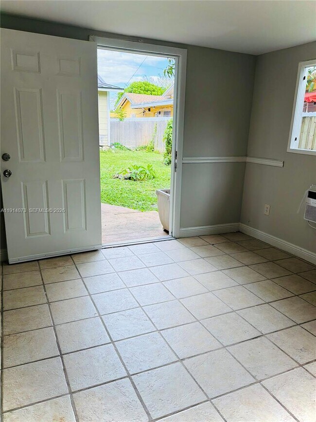 Building Photo - 1350 SW 13th St