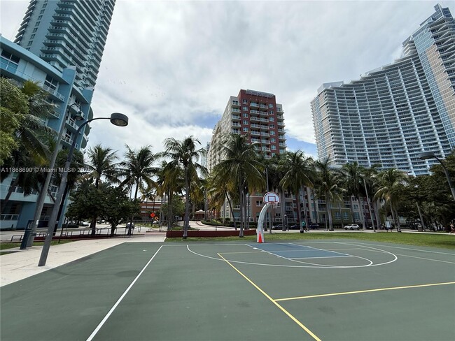Building Photo - 2000 N Bayshore Dr