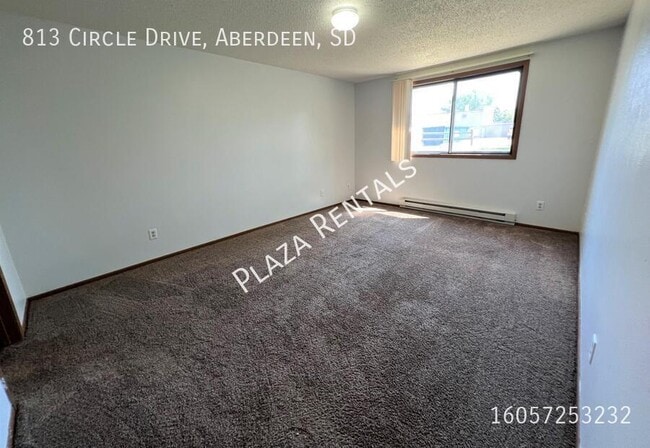 Building Photo - 307 11th Ave NW