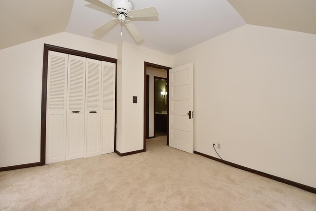 Building Photo - 661 S Lake Shore Dr