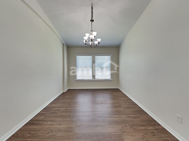 Building Photo - 3584 Shrewsbury Dr